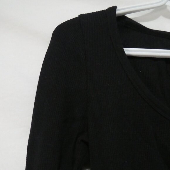 LA SENZA | medium | Black Waffle Knit Long Sleeve Shirt | Partial Snap Button - Picture 3 of 16